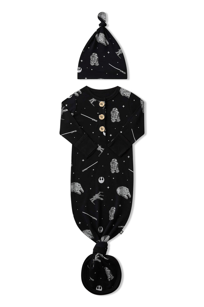 Knotted Gown with Hat Set in STAR WARS™ with the arms folded inwards on a white background