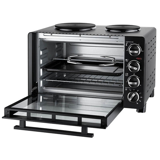 Der Unold Kleinküche All in One ist ein schwarzer Toasterofen für die Arbeitsplatte mit einer offenen Glastür, zwei Herdplatten oben, Grillrosten und einem Drehspieß im Inneren sowie vier Bedienknöpfen auf der rechten Seite.