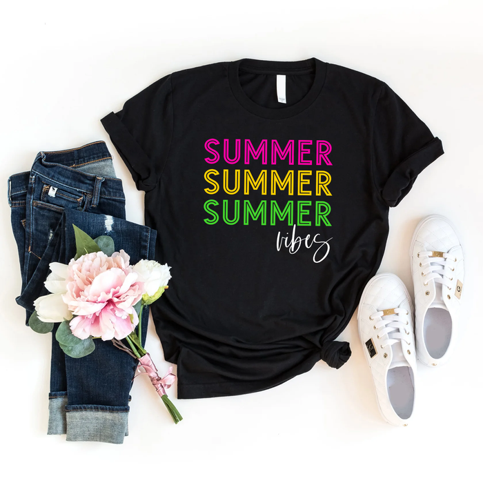 Summer Vibes graphic t-shirt